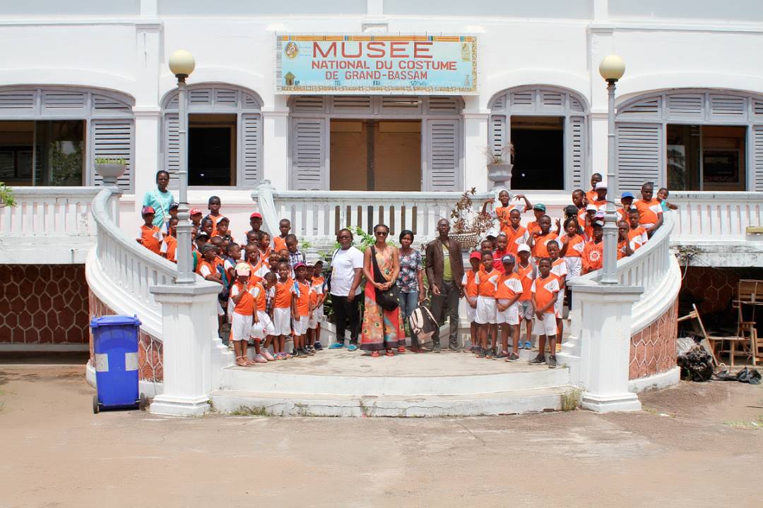 Sortie scolaire au Musée national du costume de Grand-Bassam